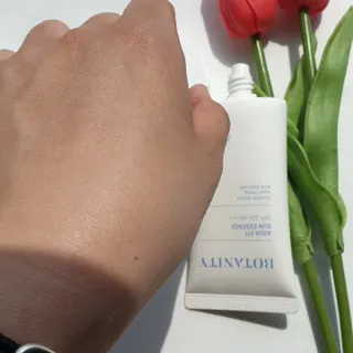 보타니티 촉촉수분자차 아쿠아핏 선 에센스 50ml + 보송톤업자차 징크 선 로션 50ml SPF50+ PA++++ (4/25) — 5점을 준 리뷰어가 2022년 4월 올린 사용 사진