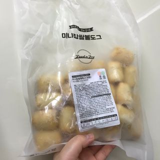 Dog&Ball 독앤볼 [Dog&Ball] 미니찹쌀볼도그 찹쌀치즈볼 — 4.5점을 준 리뷰어가 2021년 9월 올린 사용 사진