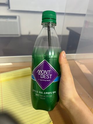 몽베스트 Montbest with Sparkling water Plain 20병 — 3점을 준 리뷰어가 2022년 7월 올린 사용 사진