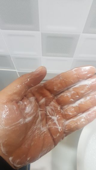 프리마인 더이상 뻣뻣하고 효과없는 탈모샴푸는 NO. 근본부터 케어하는 셀베이스 그린티샴푸(500ml) — 5점을 준 리뷰어가 2023년 4월 올린 사용 사진