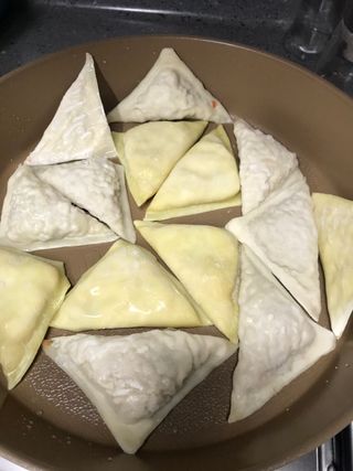 (주)성경순만두 곤약만두.콘치즈만두,삼각당면만두,당면 야끼만두,대구전통 납작만두,떡뽁이 매콤소스,달콤소스 — 5점을 준 리뷰어가 2023년 4월 올린 사용 사진