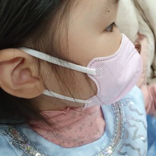 애니가드키즈 새부리형 KF94  5컬러 각 10매입 [화이트, 블랙, 크리미베이지, 코튼핑크, 그레이] 3-6세 — 4점을 준 리뷰어가 2022년 2월 올린 사용 사진