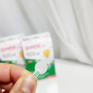 [큐어반H 스팟] 자외선 99프로 차단되는 스틱타입 스팟밴드(1팩 / 66매입) — 5점을 준 리뷰어가 2022년 12월 올린 사용 사진
