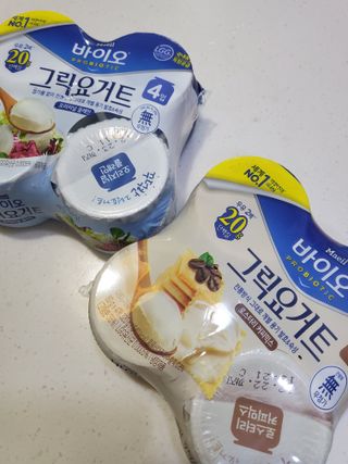 매일바이오 그릭요거트 오리지널 플레인 4개, 로스터리 커피믹스 4개 — 5점을 준 리뷰어가 2021년 12월 올린 사용 사진