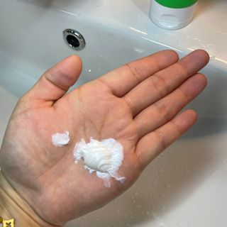 나우 [리브엠] 화해 1등 각질 클렌저! 시카좀 카밍 딥 클렌징 폼 — 5점을 준 리뷰어가 2024년 12월 올린 사용 사진