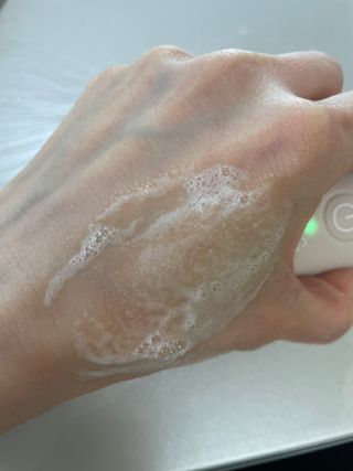 프리마인 메이크업과 들뜨는 각질까지 한방에 깐달걀로! 순하기까지한 셀베이스 그린티클렌저(200ml) — 3.5점을 준 리뷰어가 2023년 5월 올린 사용 사진
