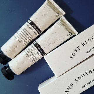 멈칫(MUMCHIT) 넥퍼퓸 NECKPERFUME 2가지 향 — 5점을 준 리뷰어가 2021년 11월 올린 사용 사진