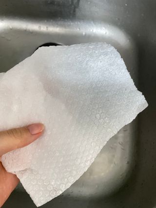 부직포나라 중금속유해물질ZERO 뜯어쓰는 주방 일회용수세미 60매 2매 — 4점을 준 리뷰어가 2022년 9월 올린 사용 사진