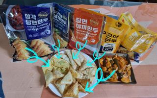 (주)성경순만두 곤약만두.콘치즈만두,삼각당면만두,당면 야끼만두,대구전통 납작만두,떡뽁이 매콤소스,달콤소스 — 5점을 준 리뷰어가 2023년 4월 올린 사용 사진