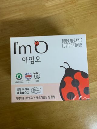 아임오 유기농 생리대 중형 14개입 + 오버나이트 6개입 + 쿠폰북 — 5점을 준 리뷰어가 2021년 8월 올린 사용 사진