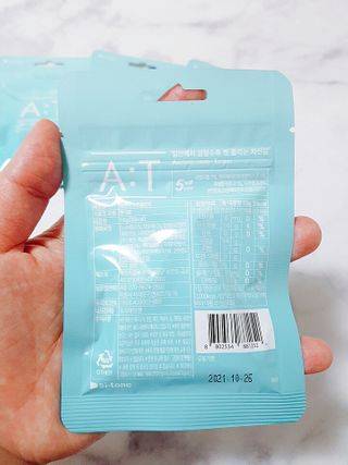 입 냄새 완화에 도움을 주는 에티켓 캔디 앳캔디 스트롱민트 — 5점을 준 리뷰어가 2021년 2월 올린 사용 사진