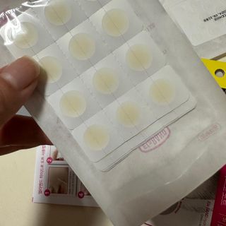 올리브영 엘라밴드 하이드로 도트 스팟패치 12mm, 티트리 — 5점을 준 리뷰어가 2022년 10월 올린 사용 사진