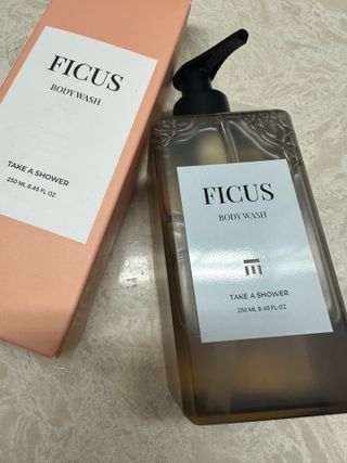 테이크어샤워 [스마트스토어+무배] 피쿠스 바디워시 FICUS BODY WASH 250ML — 5점을 준 리뷰어가 2025년 10월 올린 사용 사진