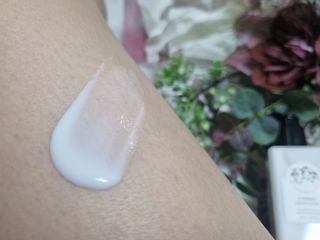 줄라이 모닝 _ JULY MORNING 줄라이모닝 하이드레이팅 퍼퓸드 바디앤핸드 에멀젼 — 5점을 준 리뷰어가 2021년 10월 올린 사용 사진