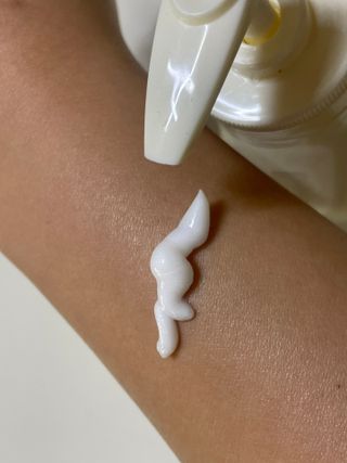 카프리나 산양밀크 모이스춰라이징 바디로션 350ml(라벤더향) — 3.5점을 준 리뷰어가 2023년 5월 올린 사용 사진