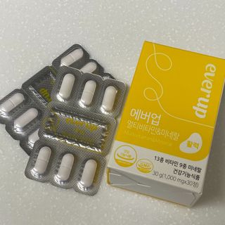 [몸엔용] 에버업 멀티비타민&미네랄, 눈건강 루테인 혈행건강 오메가3, 면역 프로바이오틱스 3종 택1 — 5점을 준 리뷰어가 2022년 4월 올린 사용 사진