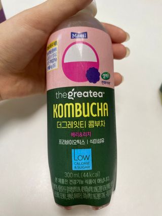 더그레잇티 콤부차 [매일유업] 더그레잇티 44kcal 콤부차 300ml *12개입 (오리지널 6개+베리리치 6개) — 3점을 준 리뷰어가 2023년 7월 올린 사용 사진