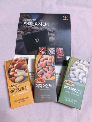 짜먹는 이지견과 짜먹는 이지아몬드, 짜먹는 이지허니피넛, 짜먹는 이지캐슈넛 각 10g X  10포 — 5점을 준 리뷰어가 2021년 3월 올린 사용 사진