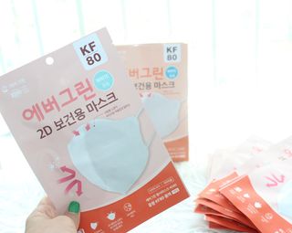 [에버그린] 2D 새부리형 KF80 중형 화이트 25매 — 5점을 준 리뷰어가 2021년 8월 올린 사용 사진