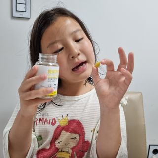 작심연구소 구취제거+충치예방+치아화이트닝 마법의 캔디 덴티팝3종(맛 랜덤 발송) — 5점을 준 리뷰어가 2022년 6월 올린 사용 사진