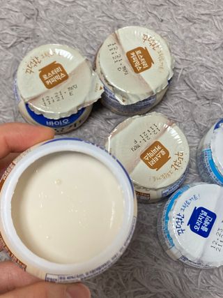 매일바이오 그릭요거트 오리지널 플레인 4개, 로스터리 커피믹스 4개 — 5점을 준 리뷰어가 2021년 12월 올린 사용 사진