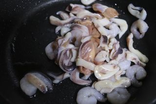 화끈한녀석들 새오똥400g 새우,오징어,똥집 볶음요리 소스,밀떡, 참기름 포함 — 5점을 준 리뷰어가 2022년 11월 올린 사용 사진