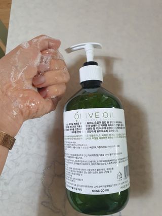 올리브 오일 스킨케어 컴퍼니 [OOSC] 향기로운 보습 로즈 제라늄 바디워시 500ml — 5점을 준 리뷰어가 2021년 5월 올린 사용 사진