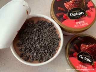 롯데제과 본젤라또 비스킷&바닐라카라멜바, 본젤라또 베리쇼콜라컵 — 5점을 준 리뷰어가 2021년 11월 올린 사용 사진