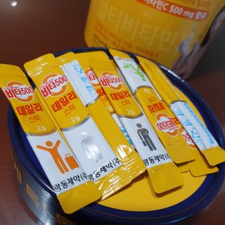 광동생활건강 [광동] 제니비타민C 비타500데일리스틱 180포+제니등신대+제니스티커 — 4점을 준 리뷰어가 2021년 12월 올린 사용 사진