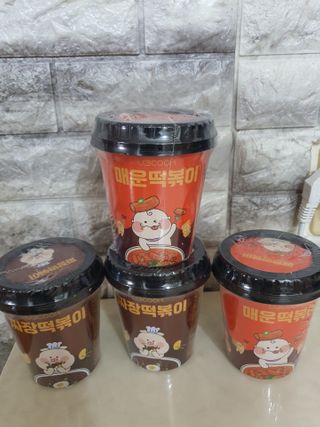 유비쿡 컵떡볶이 매운컵떡볶이2개/ 짜장컵떡볶이 2개  총 4개세트 — 5점을 준 리뷰어가 2021년 2월 올린 사용 사진