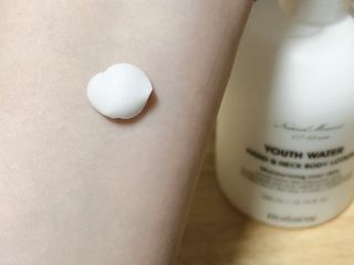 엘리샤코이 유스워터 핸드 앤 넥 멀티 바디로션 — 5점을 준 리뷰어가 2021년 2월 올린 사용 사진
