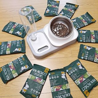 [푸디웜] 라포그  리얼인섹트 웨이트밸런스 저알러지 강아지 사료  1.2KG — 5점을 준 리뷰어가 2022년 7월 올린 사용 사진
