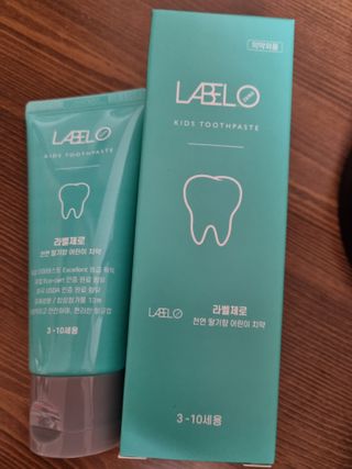 치과에서 쓰는 치약 _ 라벨제로 저불소 꼬마, 키즈, 유아, 베이비, 주니어 안전한 어린이치약 — 5점을 준 리뷰어가 2022년 10월 올린 사용 사진