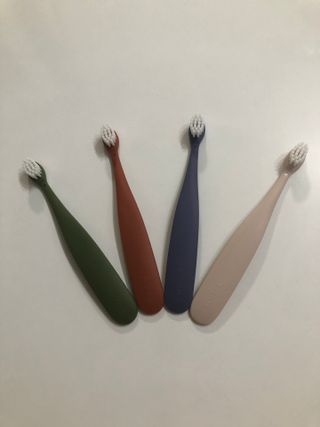 마더케이 0.5단계 유아 칫솔 세트 — 4점을 준 리뷰어가 2021년 11월 올린 사용 사진