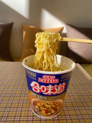 NISSIN 닛신 컵누들  4종 - 씨푸드오리지날, 씨푸드 스파이시, 씨푸드 커리, 씨푸드 XO소스 — 5점을 준 리뷰어가 2021년 12월 올린 사용 사진