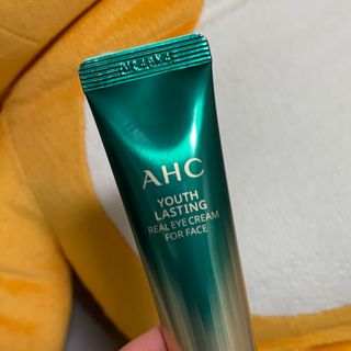 [NEW 탄력유턴 아이크림] AHC 유스 래스팅 리얼 아이크림 포 페이스 — 5점을 준 리뷰어가 2021년 3월 올린 사용 사진