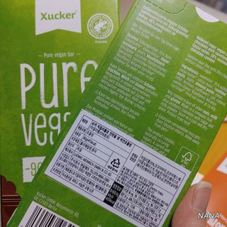 당류2g 자일리톨로 단맛을낸 슈카 퓨어비건 무설탕초콜릿 Xucker vegan 2개입 — 4.5점을 준 리뷰어가 2021년 4월 올린 사용 사진