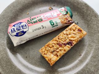 이지프로틴바 3종x각 2ea (고단백질바, 멀티단백질바, 식물성단백질바) — 5점을 준 리뷰어가 2024년 3월 올린 사용 사진