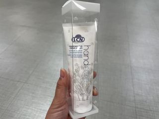 LCN(엘씨엔) LCN 리제너러티브 핸드크림 75ml 주름개선 고보습 재생핸드크림 — 5점을 준 리뷰어가 2022년 7월 올린 사용 사진