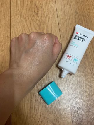 리더스코스메틱 리더스 카밍 바이오틱스 선 에센스 SPF 50+ PA++++ — 5점을 준 리뷰어가 2022년 8월 올린 사용 사진