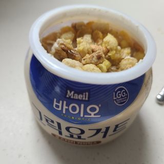 매일바이오 그릭요거트 오리지널 플레인 4개, 로스터리 커피믹스 4개 — 5점을 준 리뷰어가 2021년 12월 올린 사용 사진