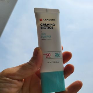 리더스코스메틱 리더스 카밍 바이오틱스 선 에센스 SPF 50+ PA++++ — 5점을 준 리뷰어가 2022년 5월 올린 사용 사진