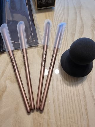 툴앤썸 로즈골드 에디션 아이 메이크업 브러쉬 4종+툴앤썸 어썸 블랙 멜로우 블렌딩 스펀지 — 5점을 준 리뷰어가 2021년 2월 올린 사용 사진