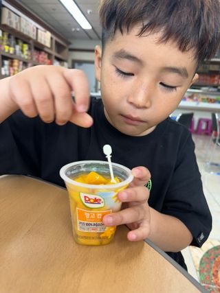 돌 MF[Dole] 파인애플컵/망고컵/복숭아컵 198g 6입X1박스 (맛 1가지 랜덤 발송) — 5점을 준 리뷰어가 2024년 10월 올린 사용 사진