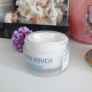 산수시 아쿠아 베네핏 24h 수부지 물광 속건조 수분크림 50ml — 5점을 준 리뷰어가 2021년 8월 올린 사용 사진