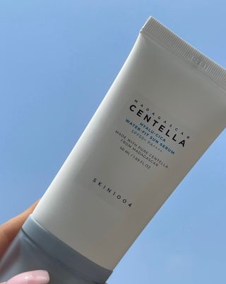 MF[스킨1004] 마다가스카르 센텔라 히알루-시카 워터핏 선세럼 50ml — 5점을 준 리뷰어가 2024년 5월 올린 사용 사진