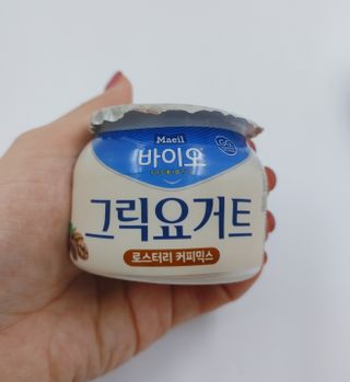 매일바이오 그릭요거트 오리지널 플레인 4개, 로스터리 커피믹스 4개 — 5점을 준 리뷰어가 2021년 12월 올린 사용 사진