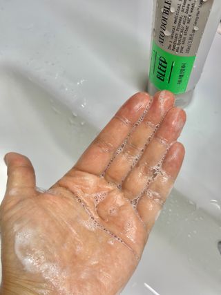 블립 ★올리브영 약산성 폼클렌징 살리실산 요철클렌징 균제거 시카 어성초 클렌징폼 [네이버 구매+인스타 리뷰] — 5점을 준 리뷰어가 2024년 12월 올린 사용 사진