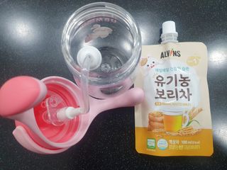 유비맘 트라이탄 코니빨대컵_컬러 랜덤 발송 — 5점을 준 리뷰어가 2020년 12월 올린 사용 사진