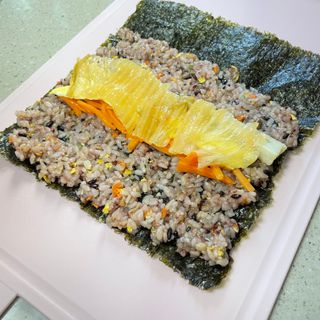 해풀잎 누구나 김밥*1ea [(혼합야채 35g *1ea,  김밥김 (5g, 5ea),  양념간장 (6g, 5ea), 참기름(5g, 2ea)] — 5점을 준 리뷰어가 2022년 10월 올린 사용 사진